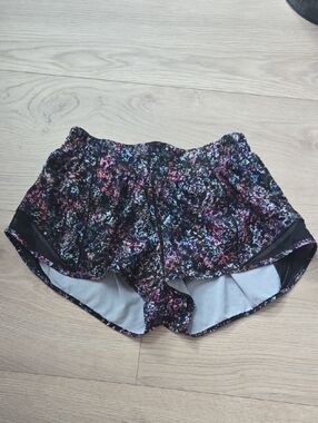 Lululemon Hotty Hot Shorts 2.5" Low Rise